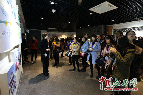 全国网媒采风团游览修水城市展馆 大赞城市发展迅猛