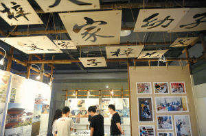 校园“变身”艺术展厅